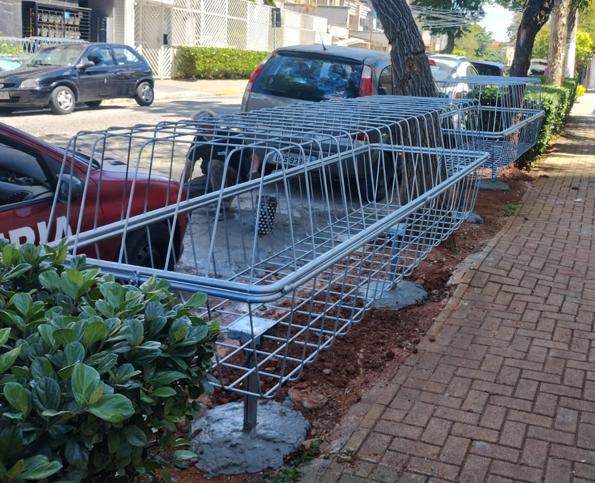 Compartimento para lixeira fabricado em aço sob medida